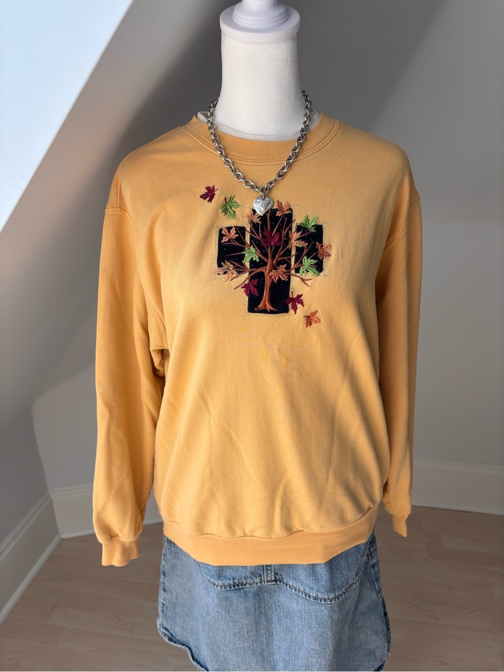 Vintage Autumn Embroidered Fleece Crewneck 🍂